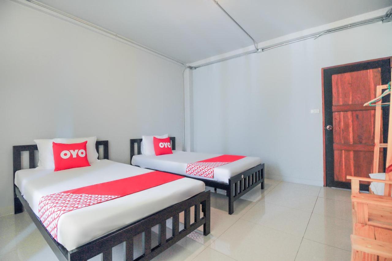 Oyo 421 Guyasuka Hostel & Cafe Bangkok Exterior photo